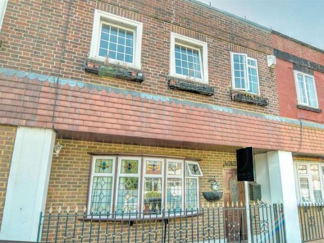 Terraced House for rent in London, Norbury