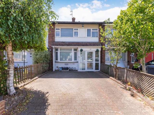 Cottage for sale in Slough