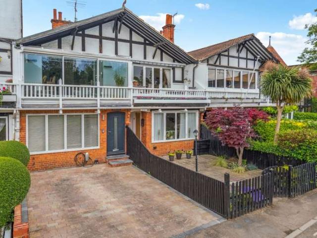 Cottage for sale in Swallow, Buckinghamshire