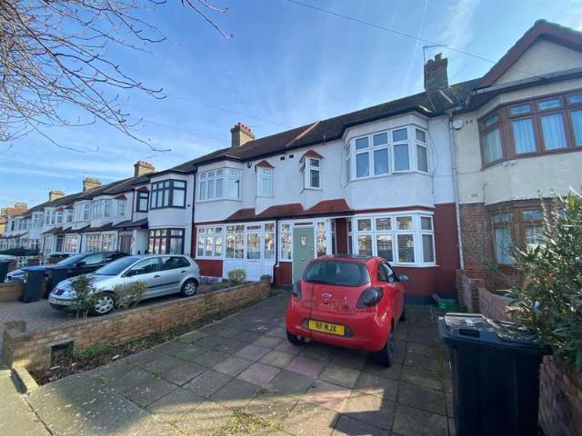 Terraced House for sale in Palmers Green, Bowes