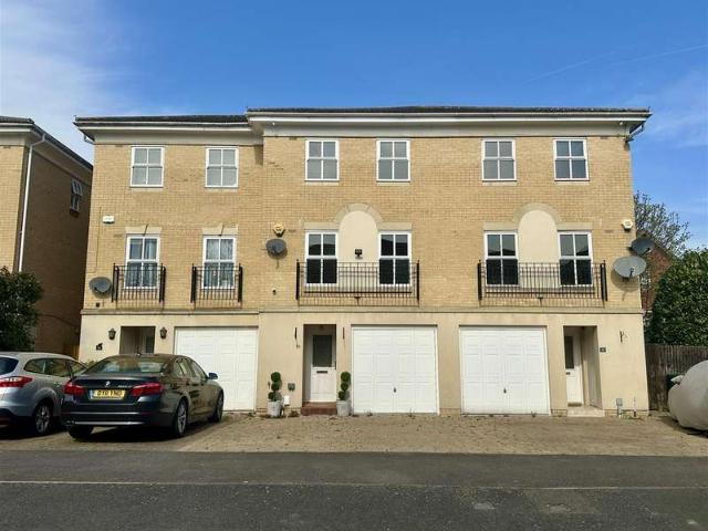 Cottage for sale in Slough
