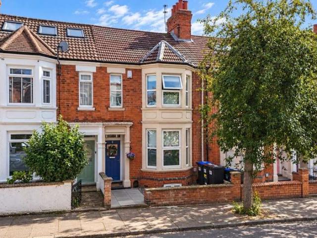 Cottage for sale in Queen's Park, Northampton