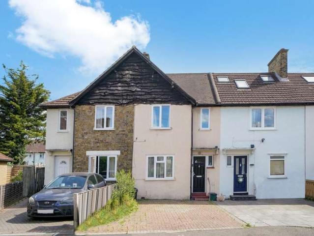 Cottage for sale in London Borough of Merton, Mitcham