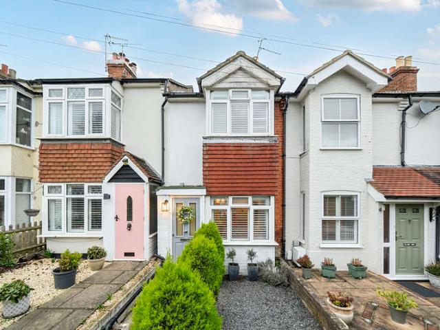 Cottage for sale in Pachesham Park, Surrey