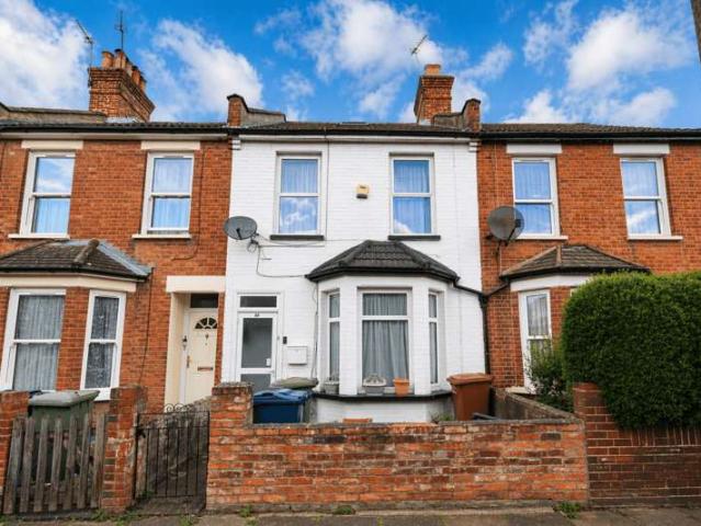 Cottage for sale in Harrow Weald, Greater London