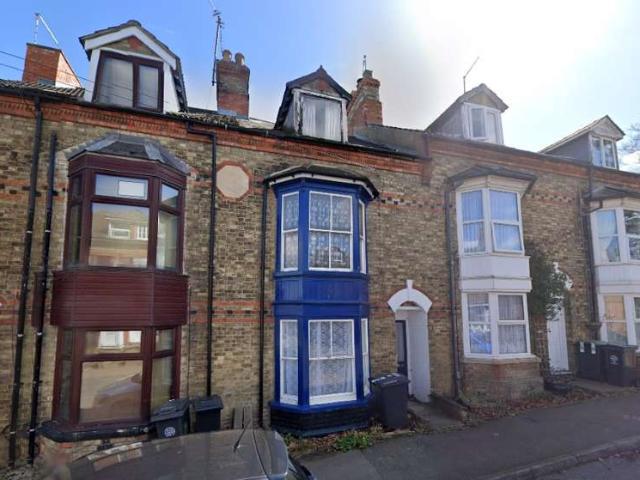 Cottage for sale in Raunds