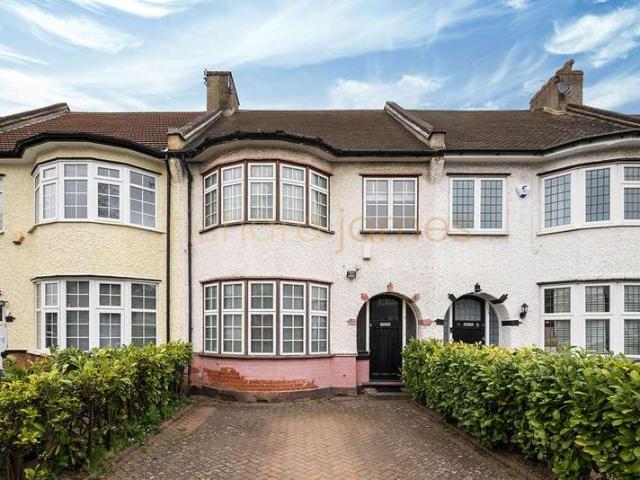Cottage for sale in Mill Hill, Greater London