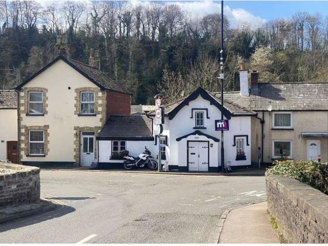 Cottage for sale in Llanbadoc, Wales