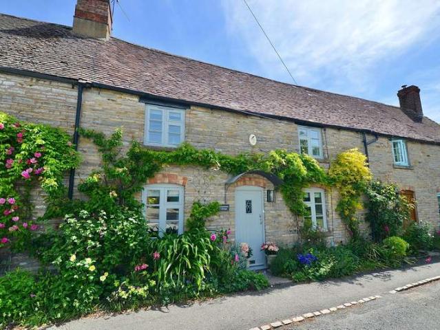 Cottage for sale in Crookhill, Worcestershire