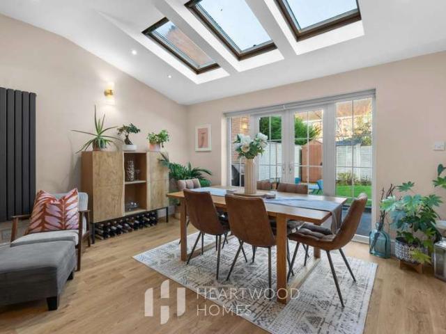 Cottage for sale in St Albans, Five Acres
