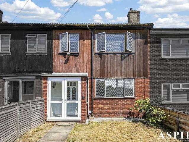 Cottage for sale in Grays, Essex