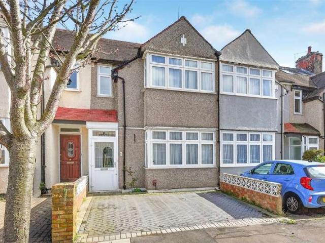 Cottage for sale in Hainault, Greater London
