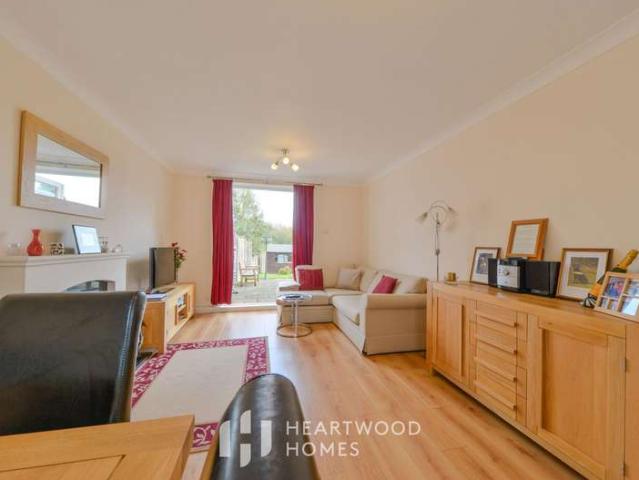 Cottage for sale in St Albans, Five Acres