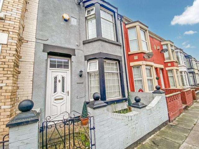 Cottage for rent in Bootle, Sefton