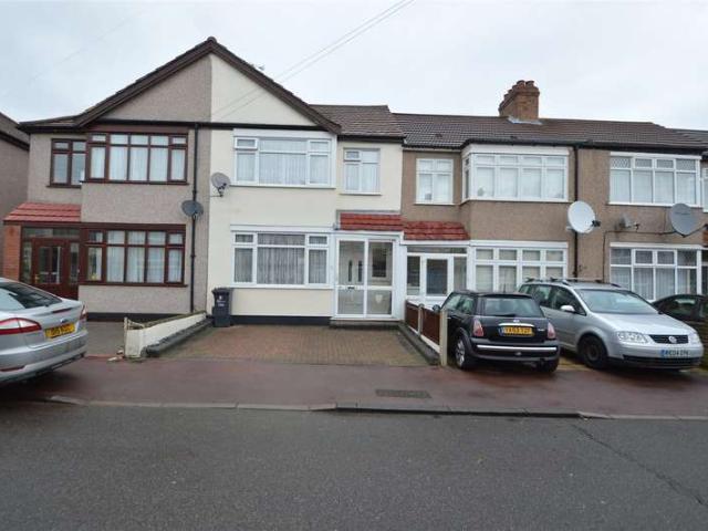 Terraced House for sale in Dagenham, Becontree Heath