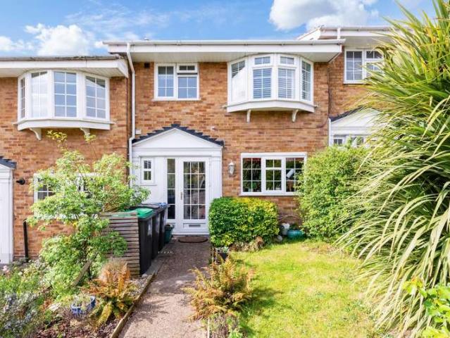 Terraced House for sale in Chessington, Chessington