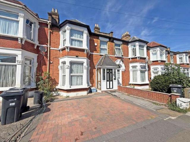 Cottage for sale in Goodmayes, Greater London