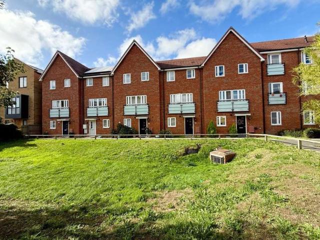 Cottage for sale in Dunstable, Bedfordshire