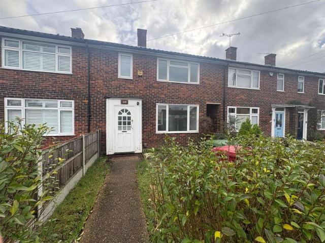 Cottage for sale in Britwell, Slough