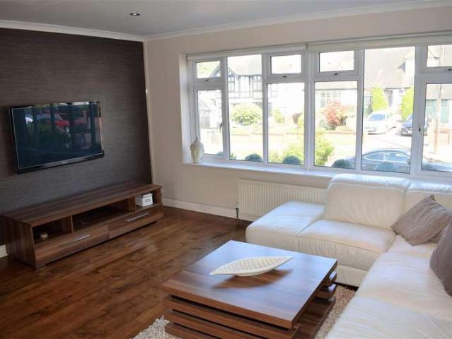 Cottage for rent in Chingford, Greater London
