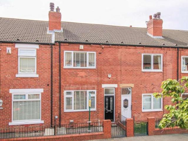 Cottage for sale in Cutsyke, Castleford