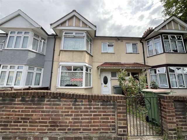 Cottage for sale in Beckton, Greater London