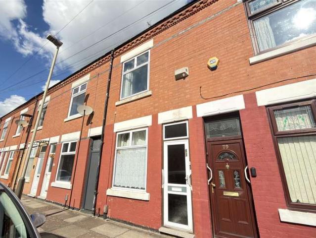Cottage for sale in Latimer, Leicester