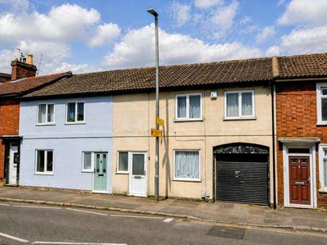 Cottage for sale in Leighton-Linslade, Leighton Buzzard
