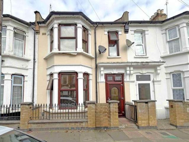 Cottage for sale in London Borough of Newham, Greater London