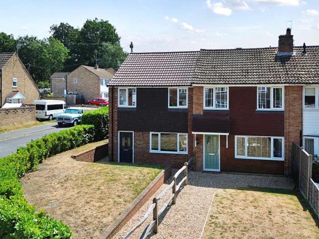 Cottage for sale in Little Sandhurst