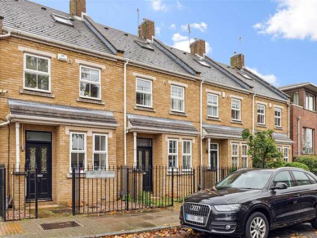 Cottage for sale in London Borough of Ealing, Greater London