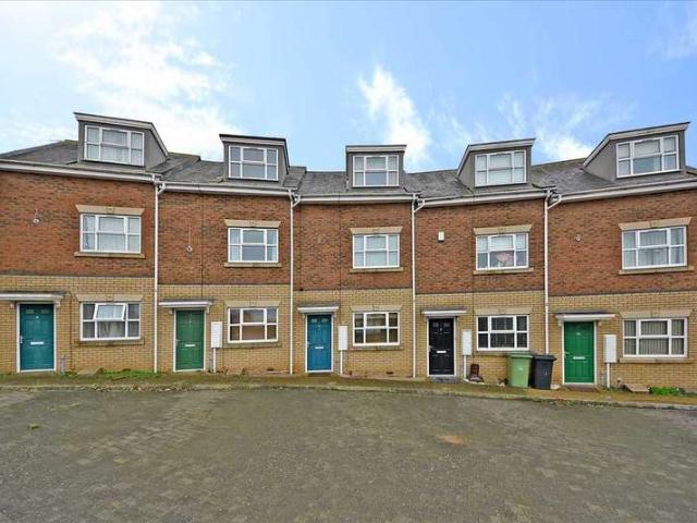 Cottage for sale in Glenvale Park, Wellingborough