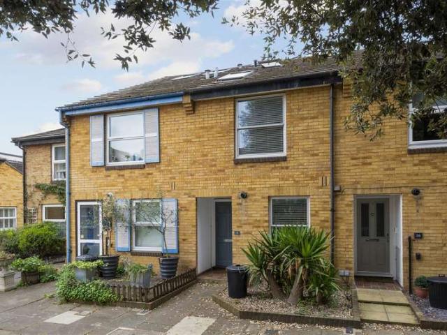 Cottage for sale in Southfields, Greater London