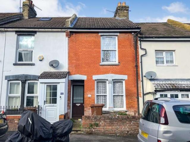 Cottage for sale in Luton, Chatham