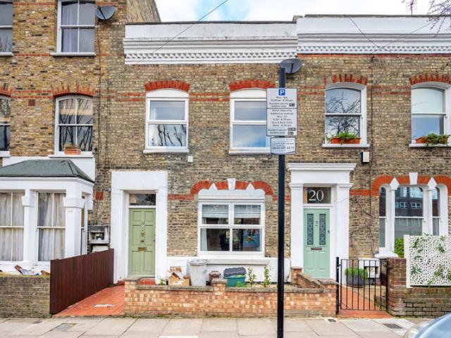 Cottage for sale in Finsbury Park, Greater London