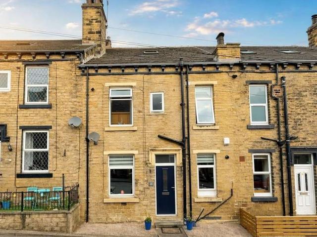 Cottage for sale in Farsley, West Yorkshire