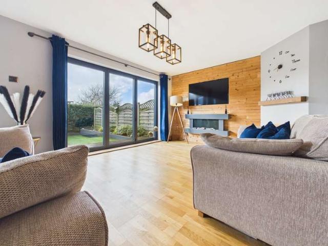 Cottage for rent in Longburgh