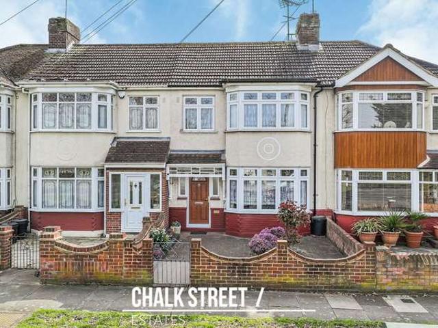 Cottage for sale in Rush Green, Greater London