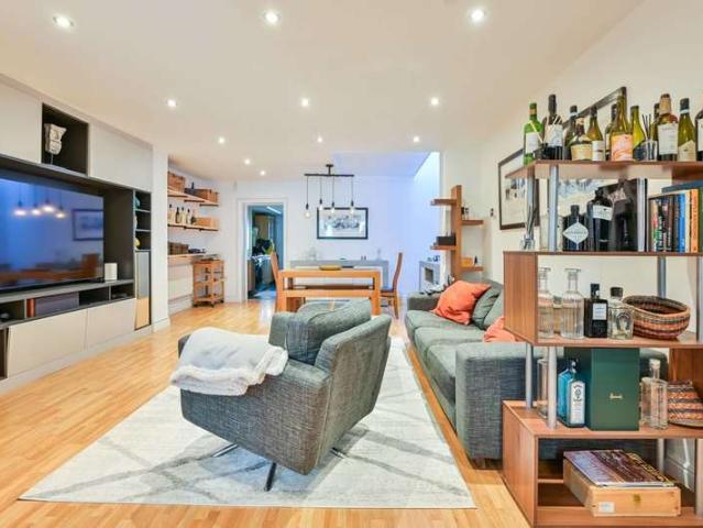 Terraced House for sale in Peckham, Old Kent Road