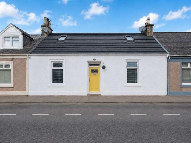 Cottage for sale in Stonehouse, Scotland