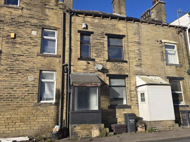 Cottage for rent in Ovenden, Halifax