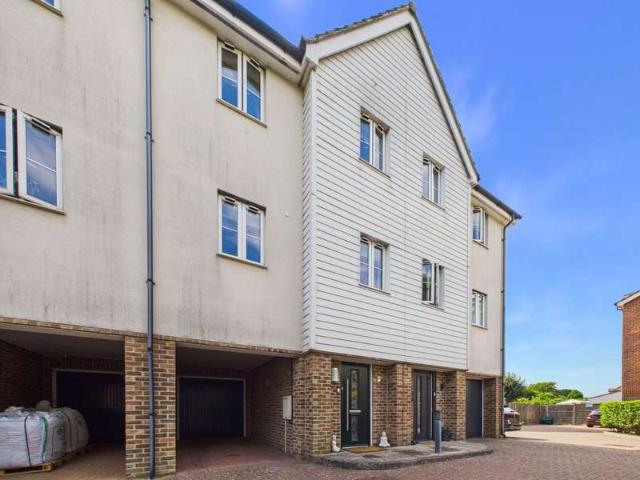 Cottage for sale in Fishersgate, West Sussex