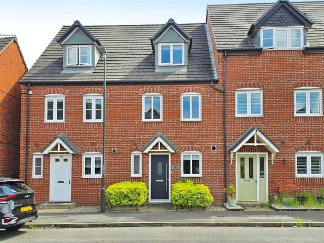 Terraced House for sale in Derby, Hilton CP