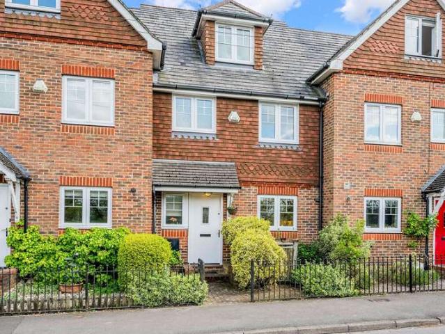 Cottage for sale in Hillview, Surrey