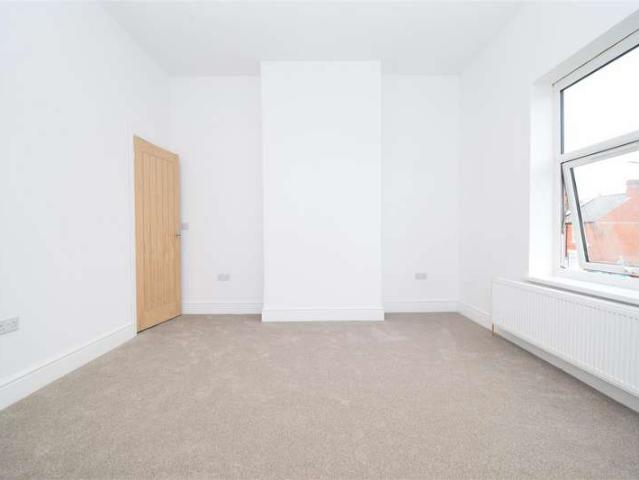 Cottage for rent in Newton Hill, Wakefield