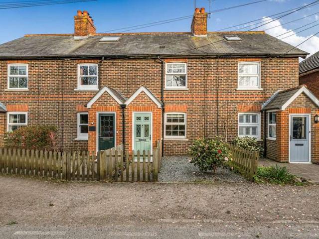 Cottage for sale in Hillview, Surrey