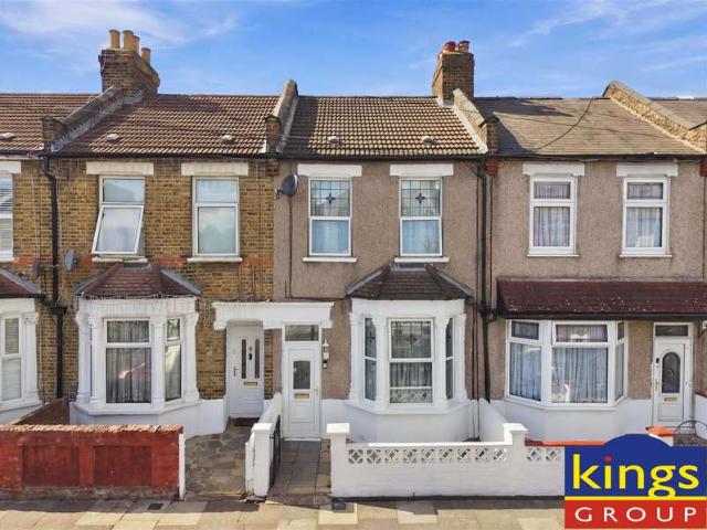 Cottage for sale in Upper Edmonton, Greater London