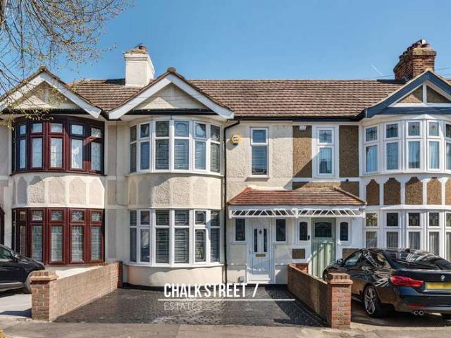 Cottage for sale in London Borough of Havering, Greater London