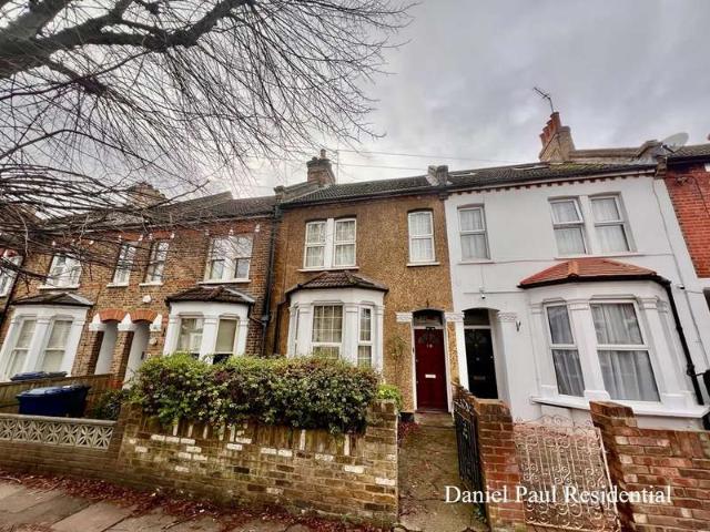 Cottage for sale in London Borough of Ealing, Hanwell