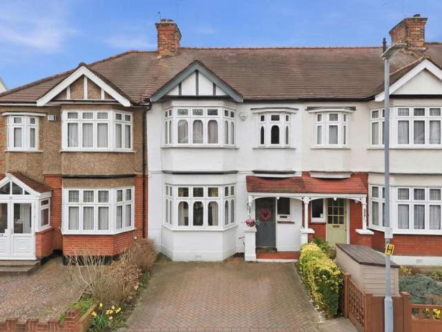 Cottage for sale in London Borough of Redbridge, Greater London